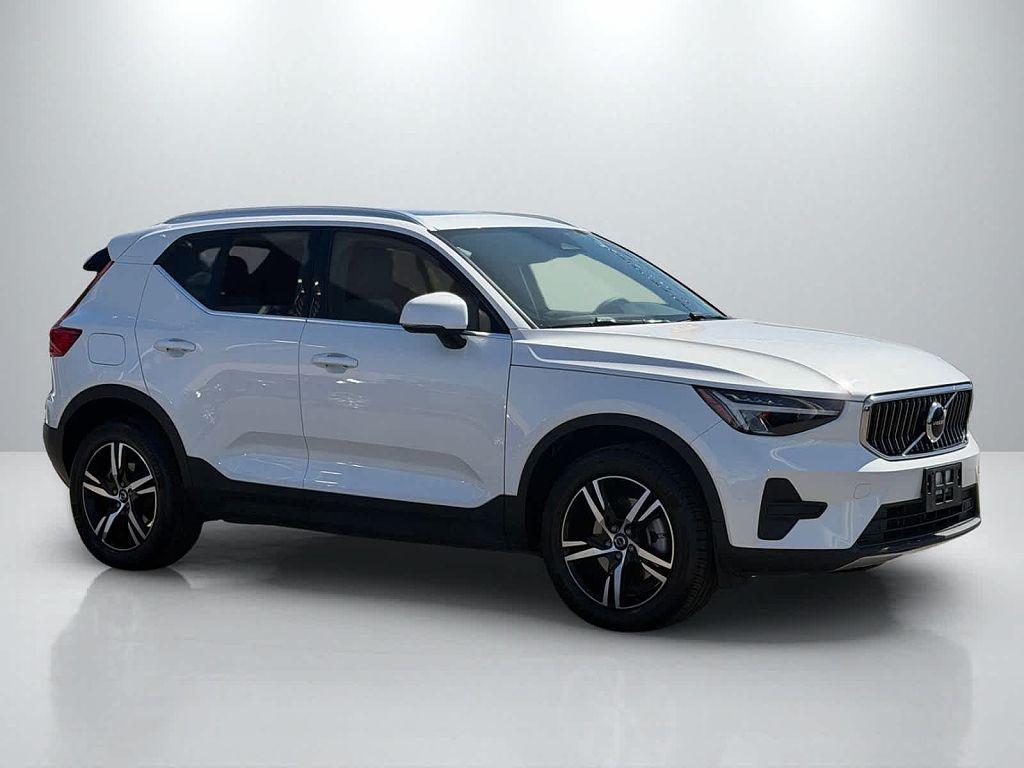 2024 Volvo XC40 B5 Core Dark